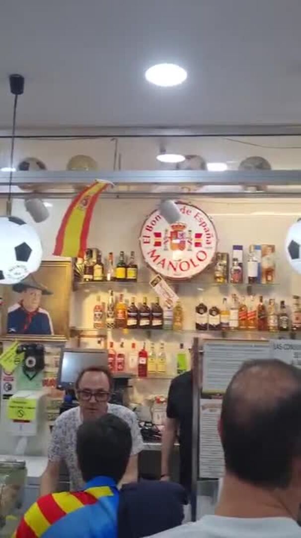 Homenaje a Manolo el del bombo en el Bar frente a Mestalla