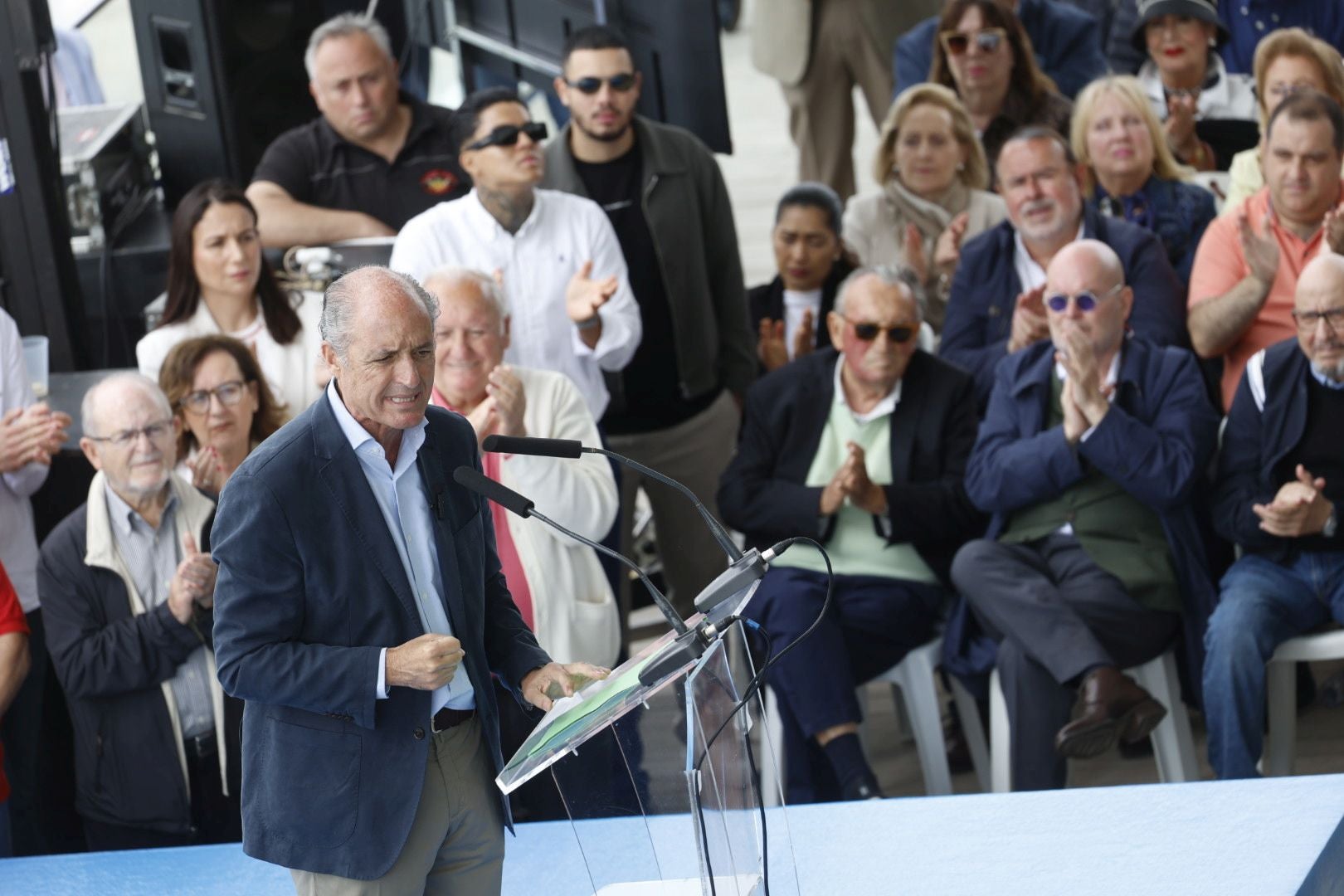 Fotos: los asistentes al mitin de Camps en Valencia