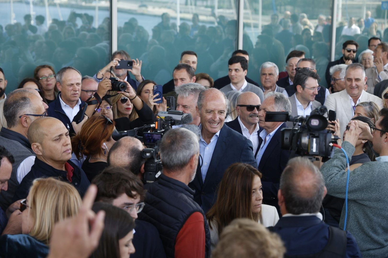 Fotos: los asistentes al mitin de Camps en Valencia