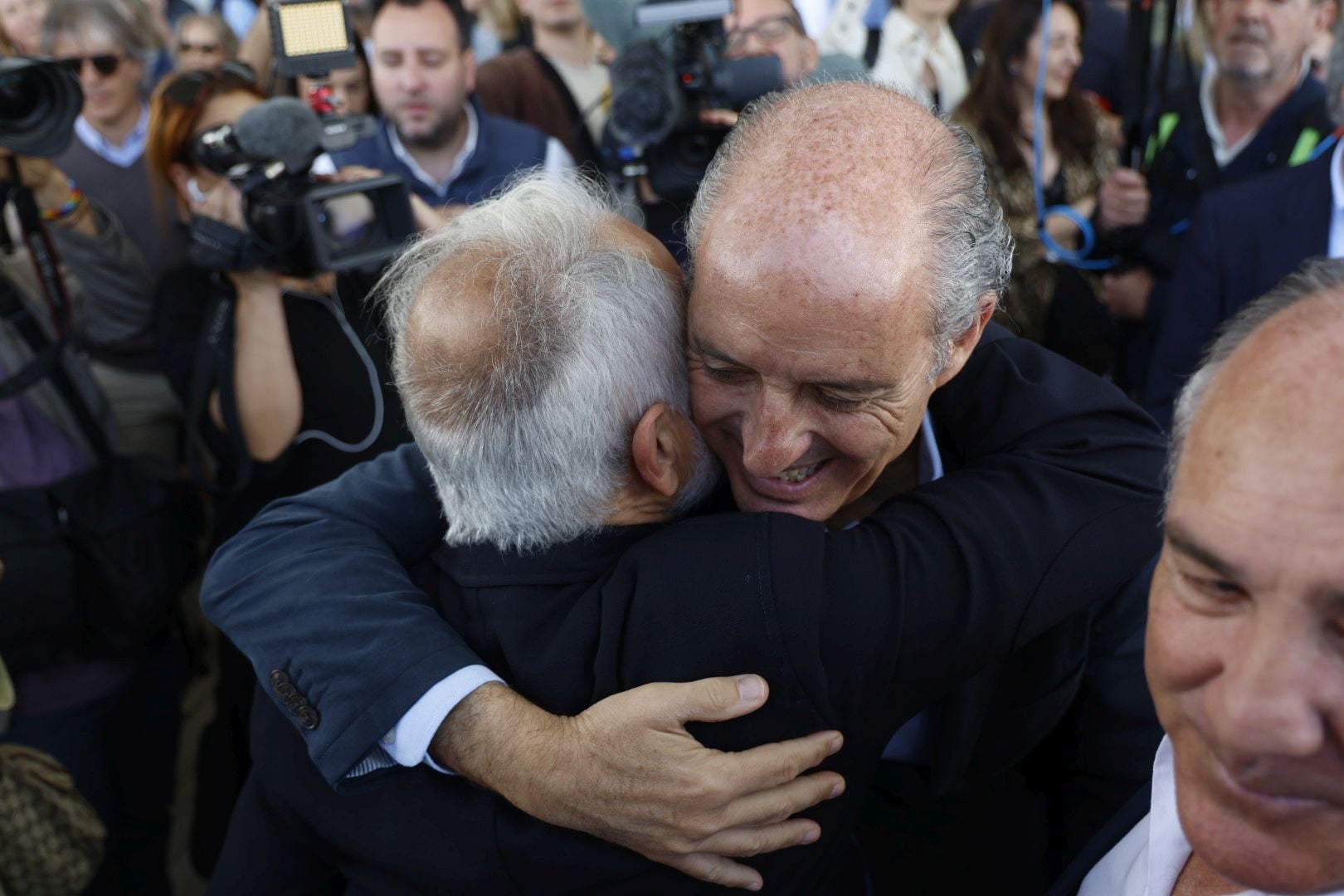 Fotos: los asistentes al mitin de Camps en Valencia