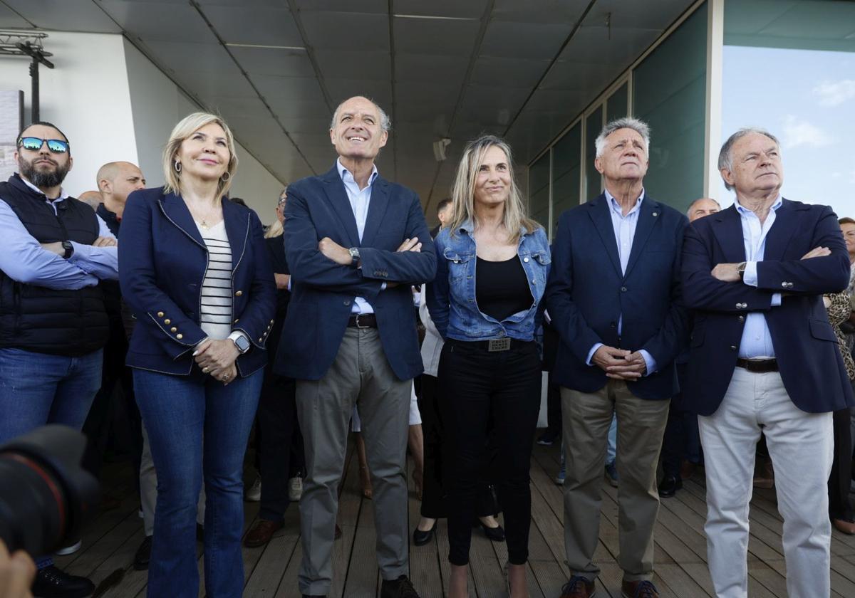 Fotos: los asistentes al mitin de Camps en Valencia