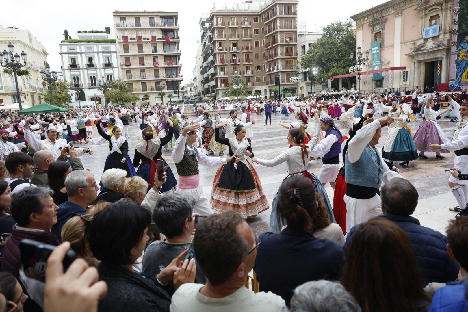 El pueblo valenciano se prepara para vivir una fiesta de la Virgen marcada por la dana