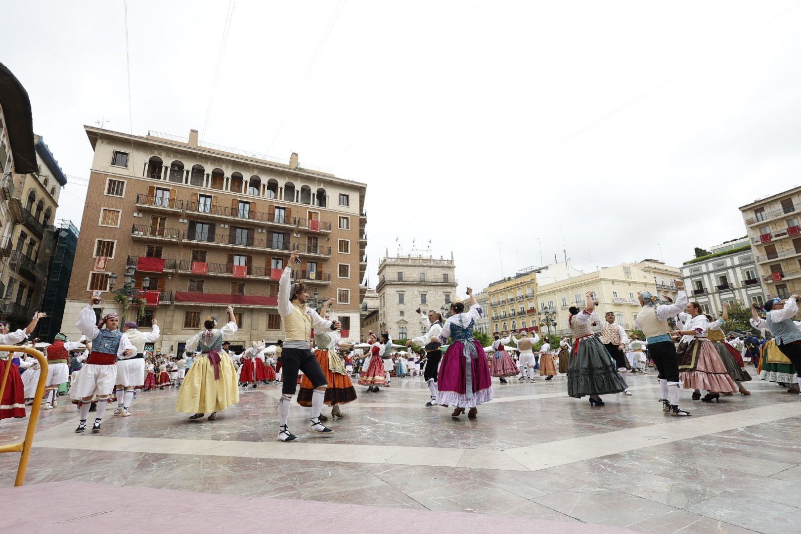 El pueblo valenciano se prepara para vivir una fiesta de la Virgen marcada por la dana