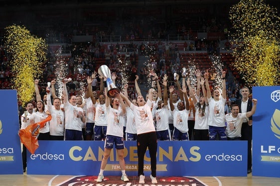 El Valencia Basket, celebrando su título de Liga.
