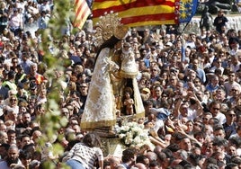 La Virgen en su plaza, durante el Traslado.