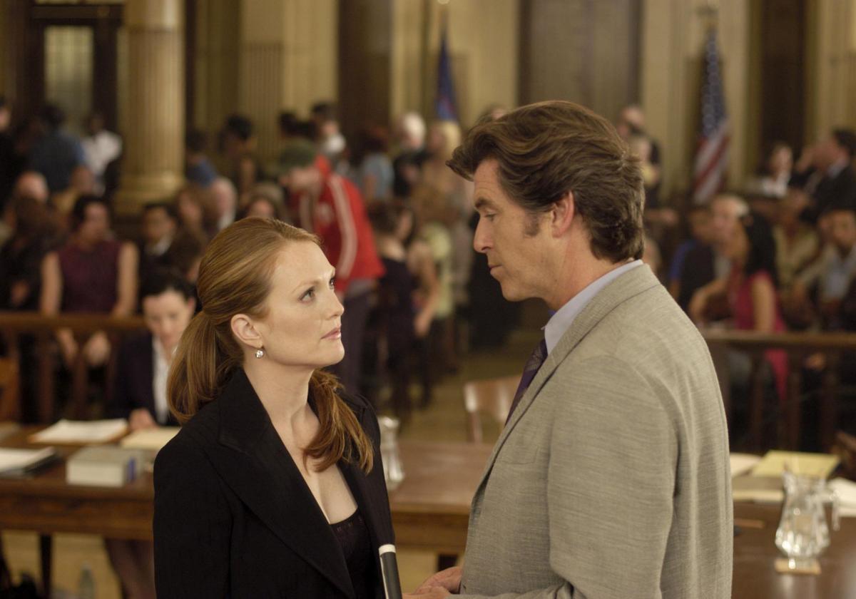 Julianne Moore y Pierce Brosnan.