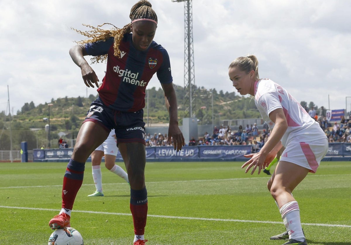 Ivonne Chacón, en el partido del Levante.