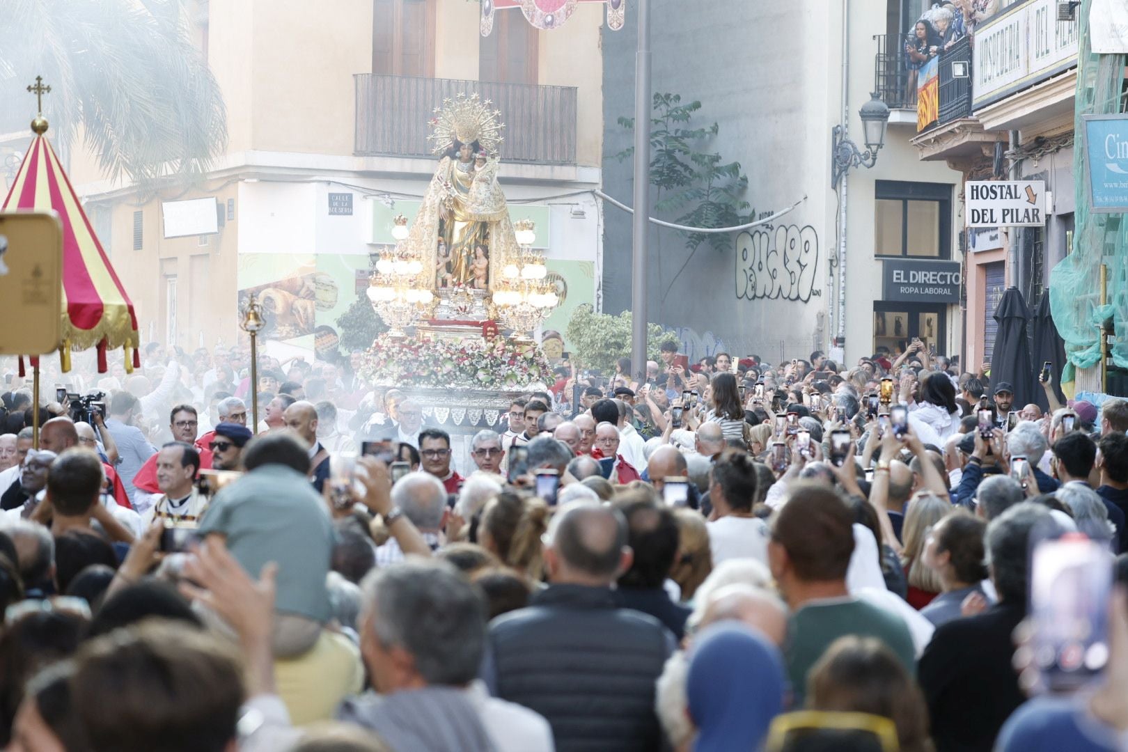 La procesión de la Virgen de los Desamparados, en imágenes