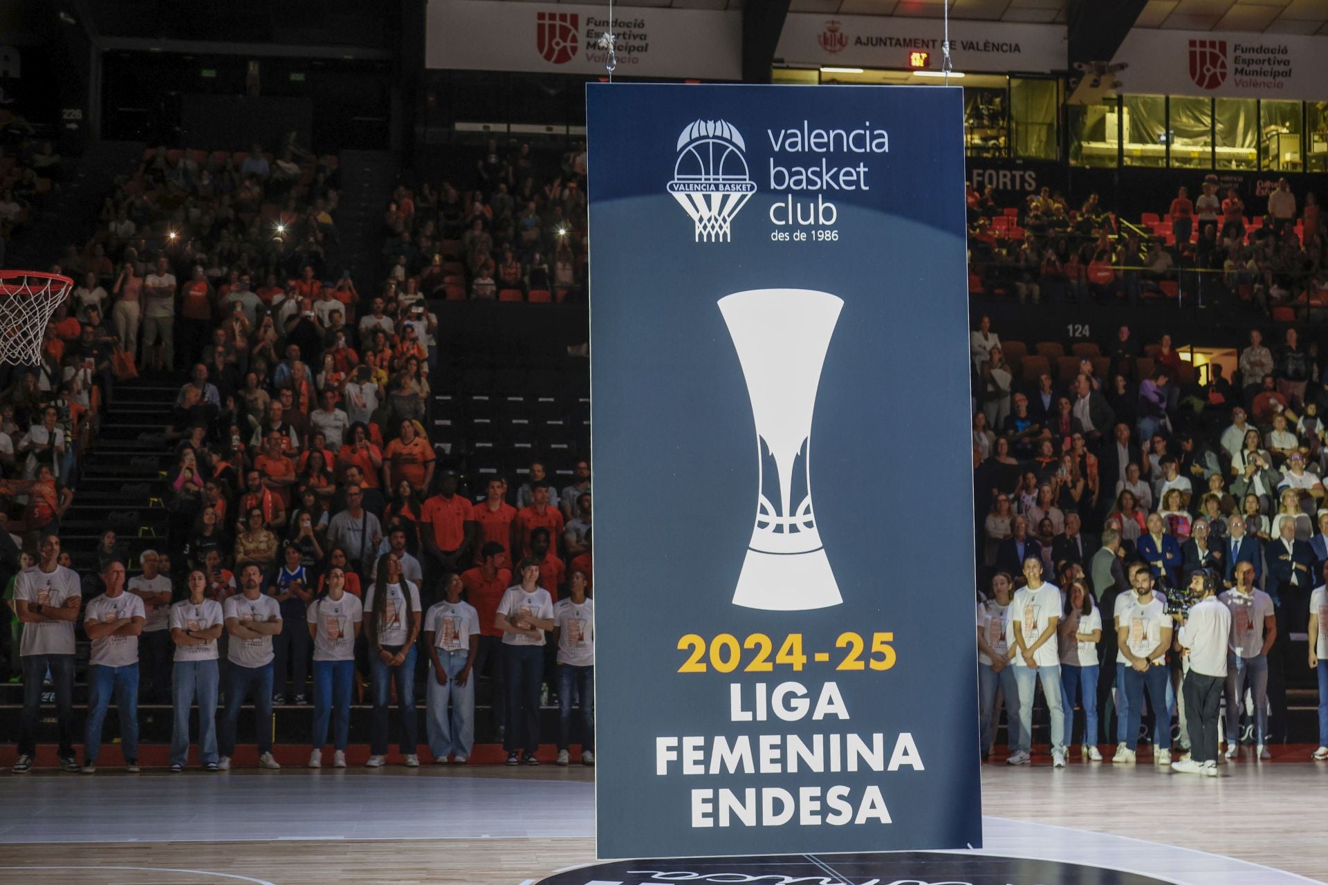 El Valencia Basket femenino celebra su tercer título consecutivo