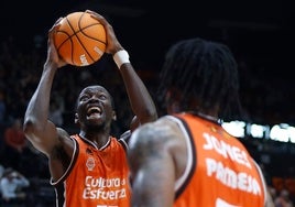Amida Brimah, durante un partido del Valencia Basket esta temporada.