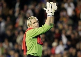 Cañizares, tras un partido con el Valencia.
