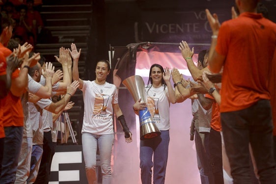 Las jugadoras del Valencia Basket, en la Fonteta.
