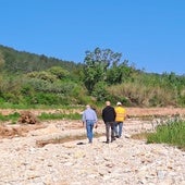 Inspección de los cauces dañados por la dana en Yátova.