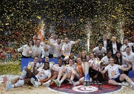 El Valencia Basket celebra en Zaragoza su tercera Liga Femenina.