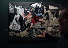 'El intruso', obra de Equipo Crónica, pieza de la Diputación en una exposición.