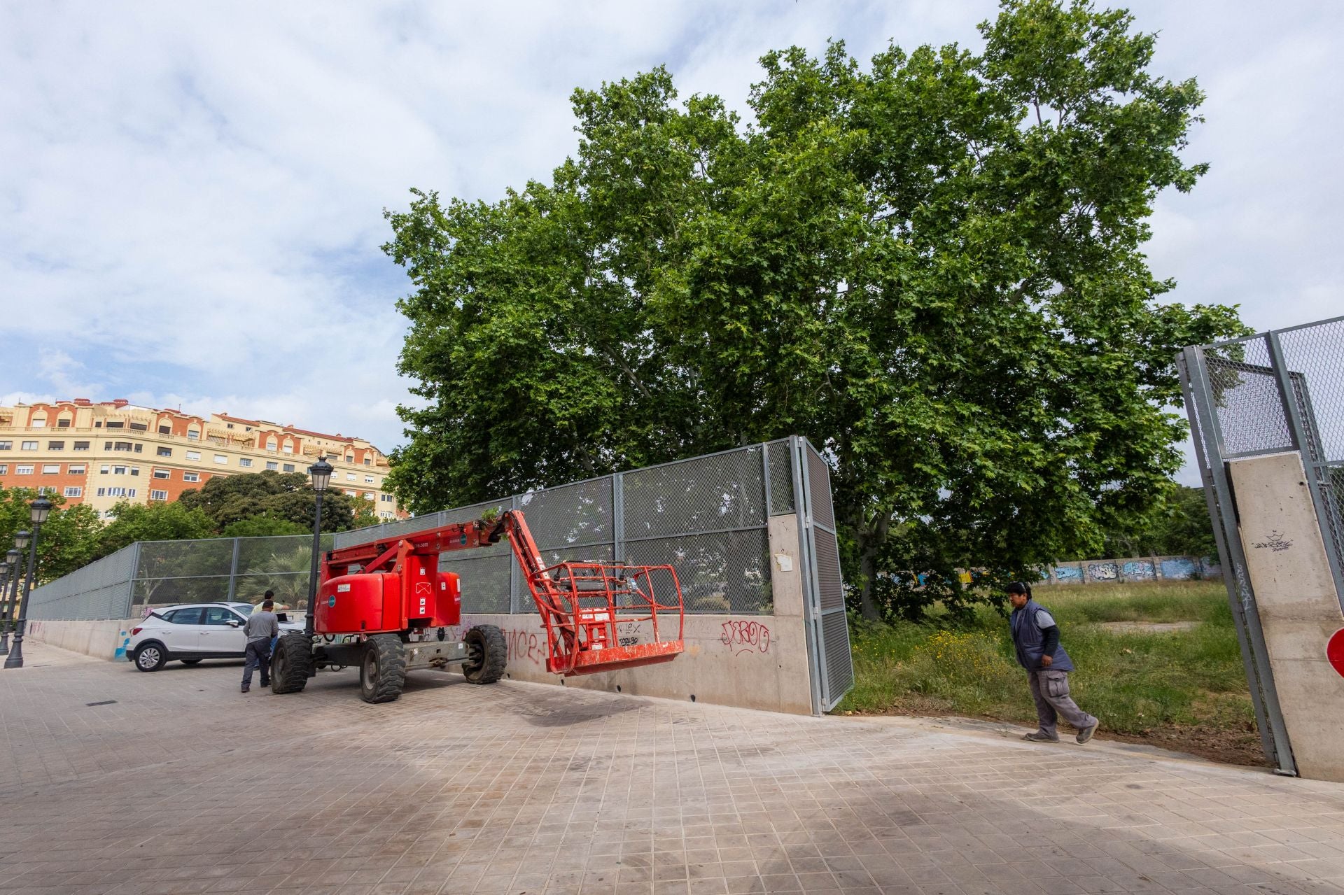 FOTOS | Comienzan las obras del nuevo jardín del solar de Jesuitas de Valencia