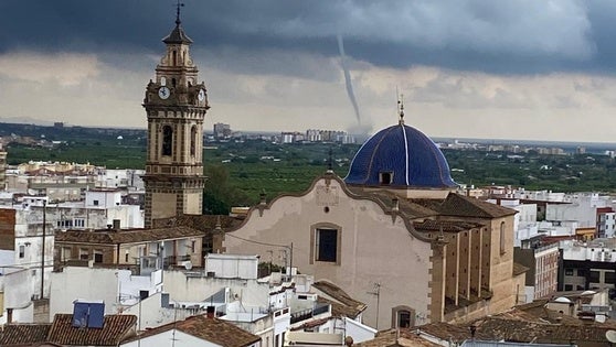Manga marina vista desde un colegio de Oliva.