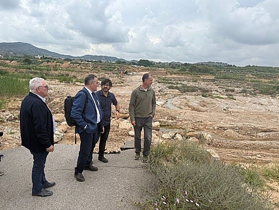 Gan Pampols con el alcalde de Alfarb.