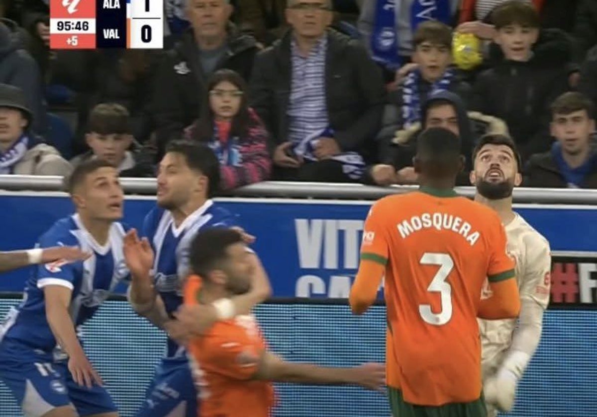 El penalti que sí fue y que no quiso pitar Gil Manzano