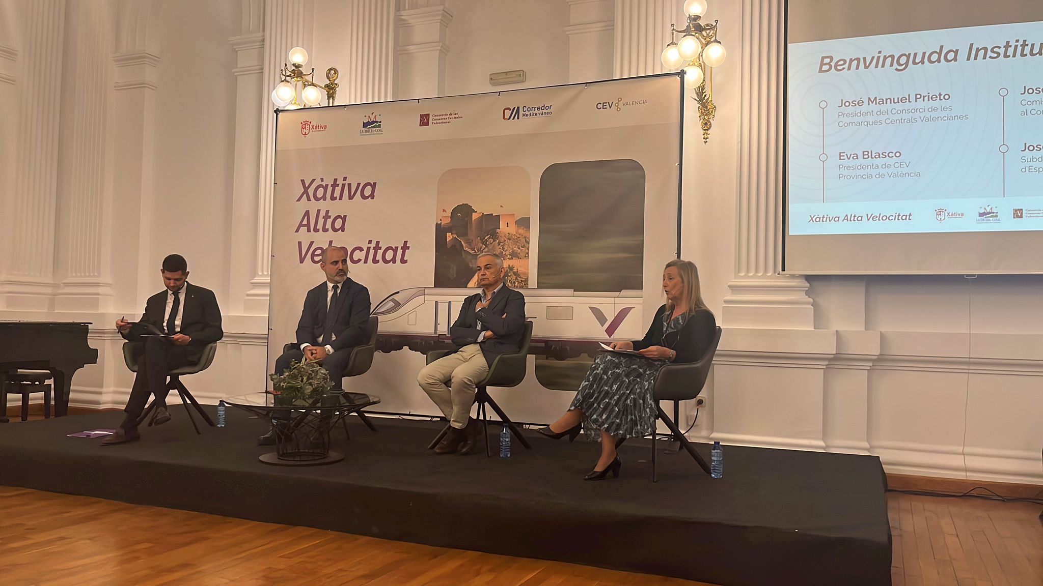 Los diferentes participantes en la jornada del AVE celebradas en Xàtiva.