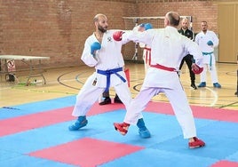 Dos de los participantes, durante uno de los combates.