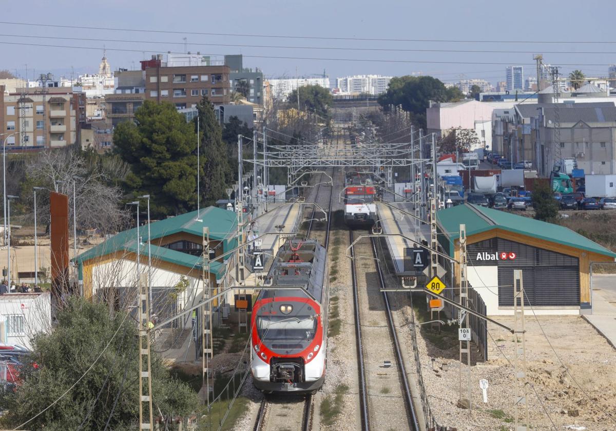 Trenes en la estación de Albal.