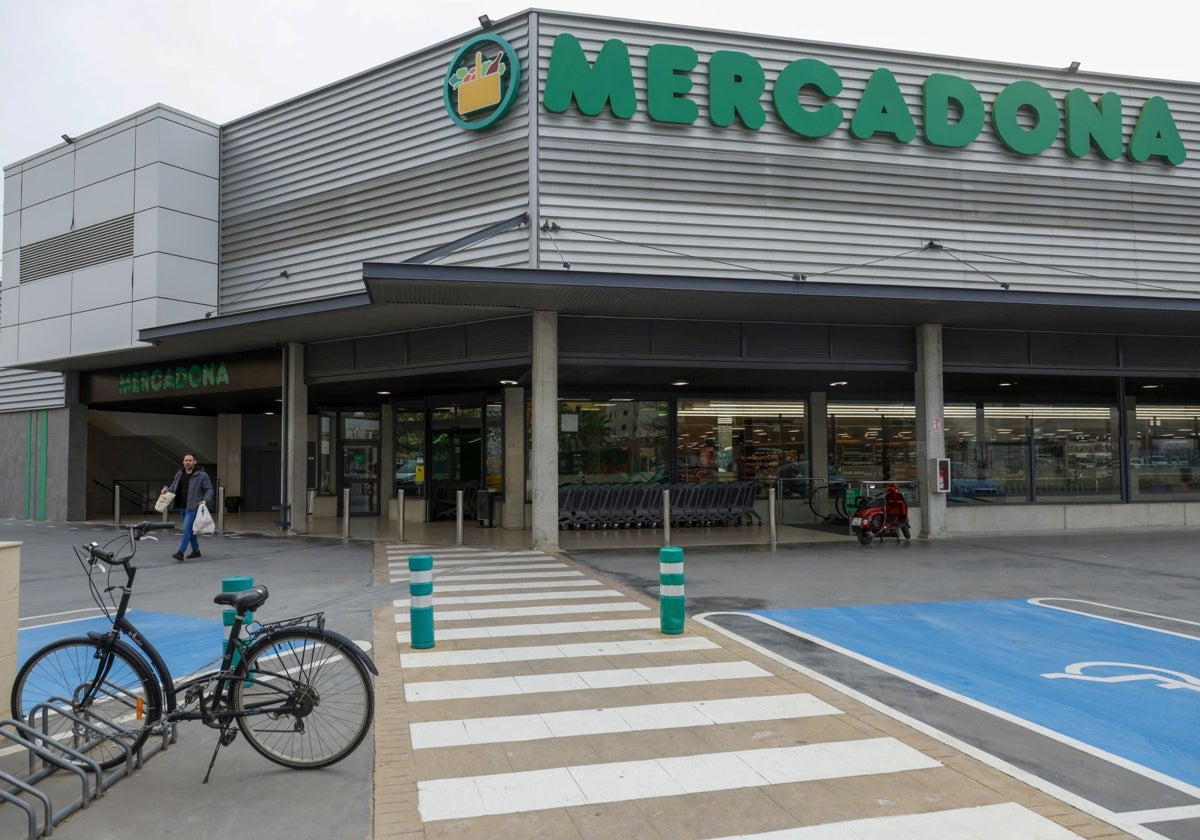 Entrada a un supermercado en Valencia.