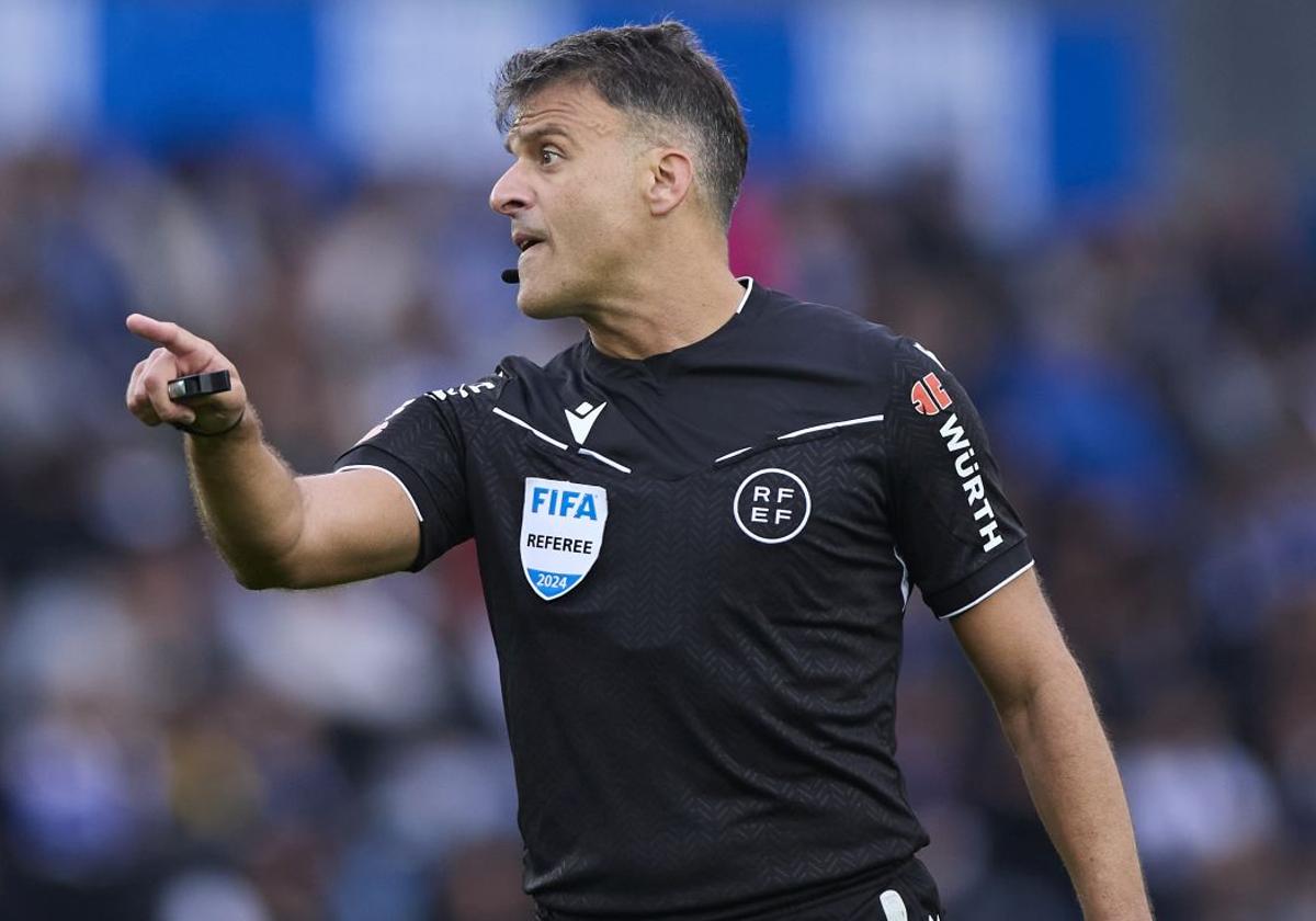 Gil Manzano, durante el Alavés-Valencia.
