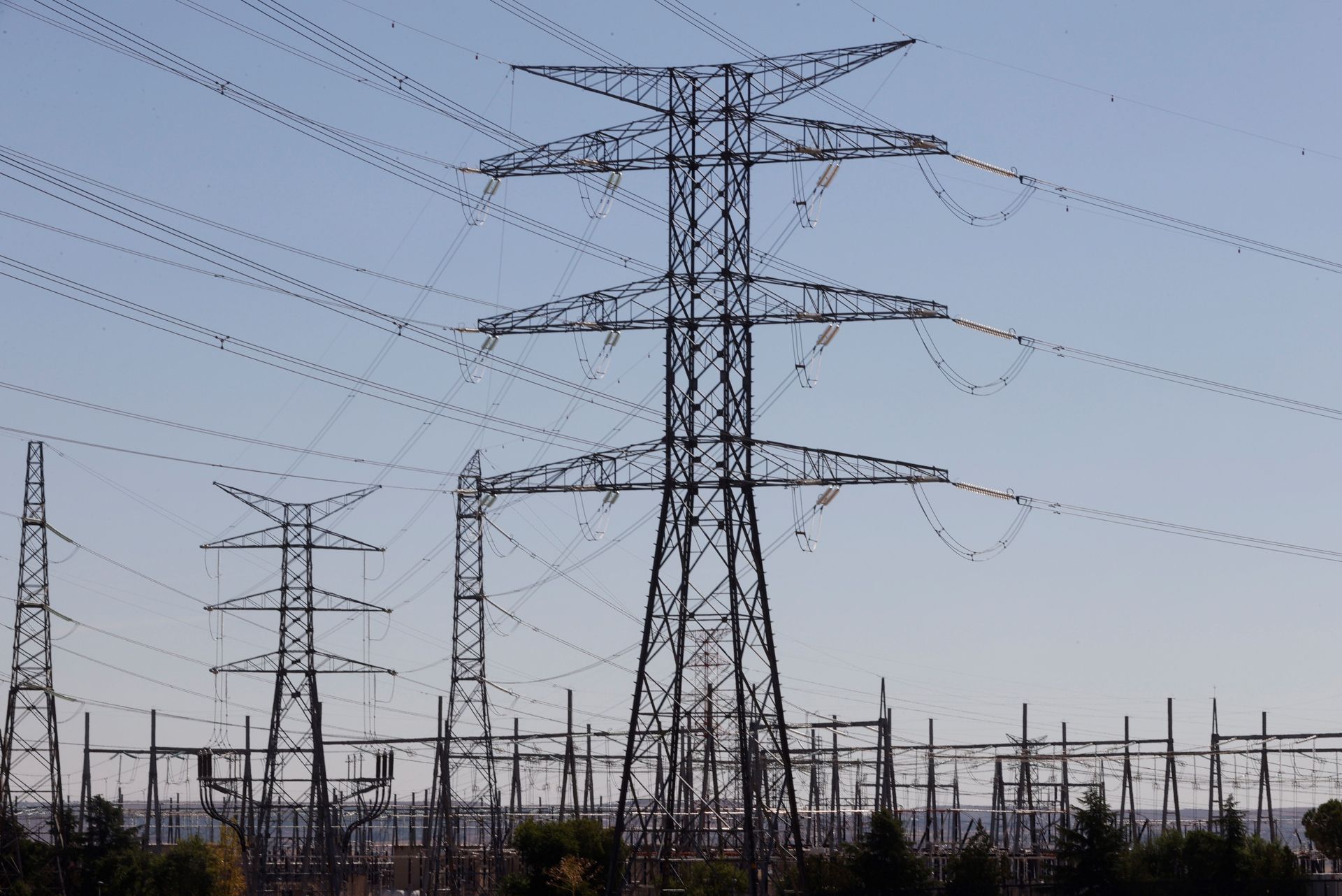 El precio de la luz se dispara este sábado: las 10 horas gratis para enchufar los electrodomésticos