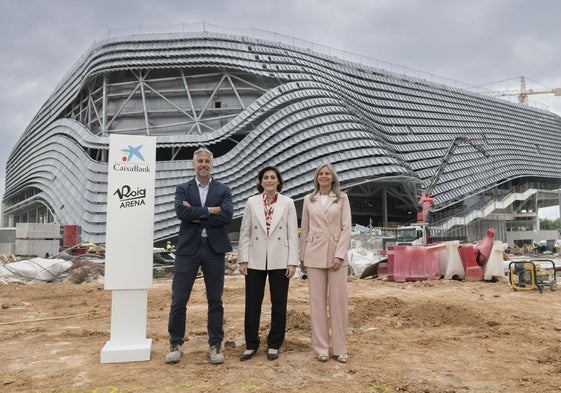 Víctor Sendra, María Luisa Martínez y Olga García, en el Roig Arena.