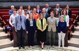 La alcaldesa, junto a los premiados de esta edición.