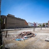 Viviendas de la Sareb a mitad de construir en la calle Sant Miquel de Vilamarxant.