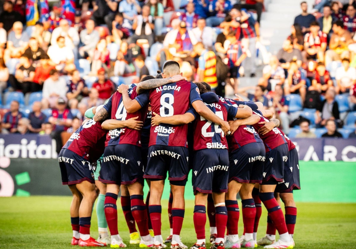El Levante, más líder al caer el Elche