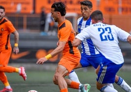 Christian, en una jugada durante el partido de ida.