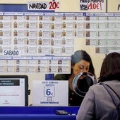 Venta de Lotería en una administración.