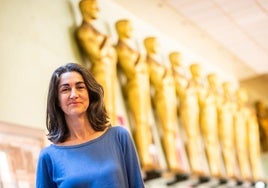 La directora valenciana Avelina Prat en el vestíbulo de los cines Lys.