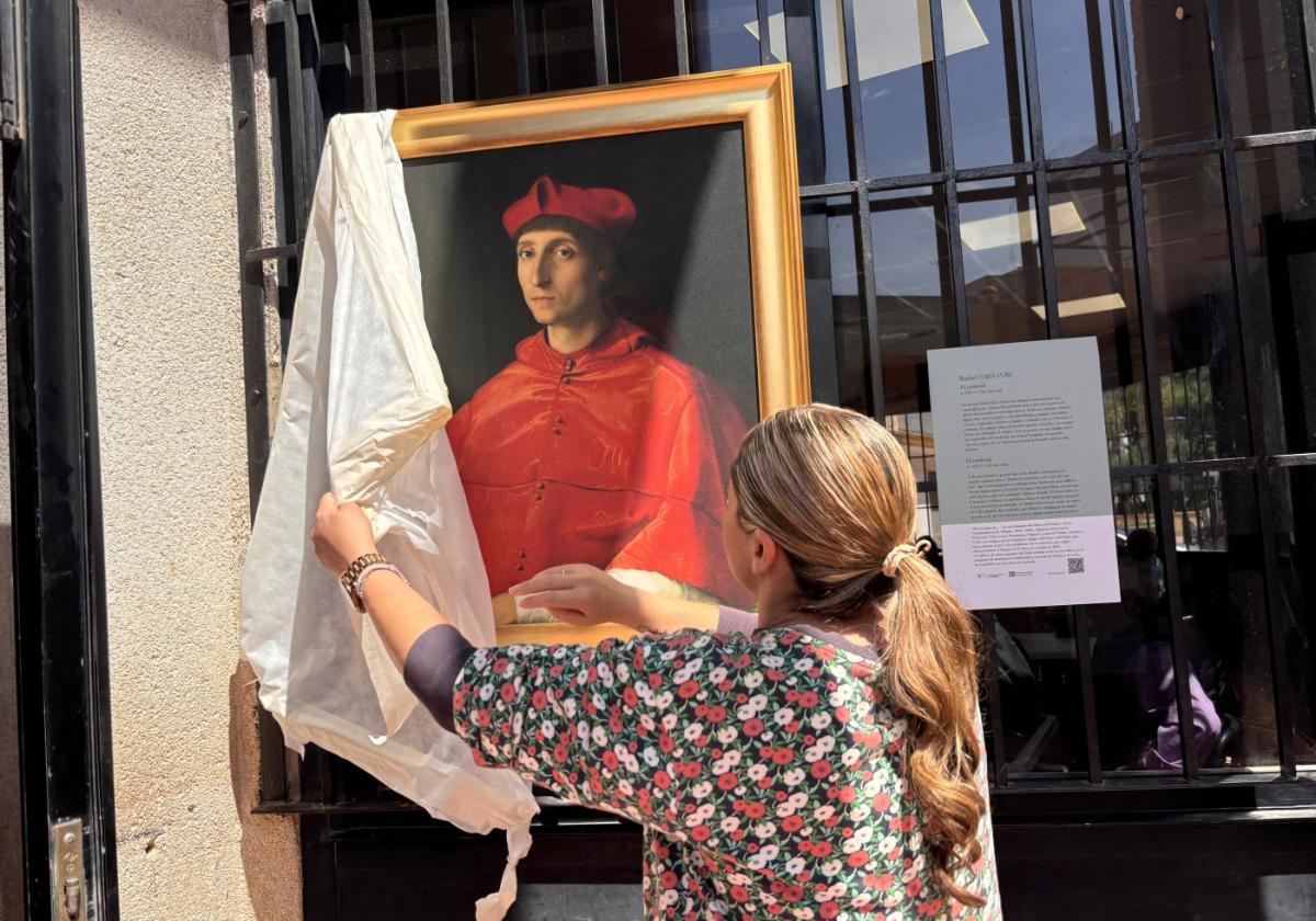 La Casa de la Cultura exhibe una réplica de 'El Cardenal' de Rafael Sanzio