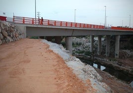 Puente sobre el barranco del Poyo en la CV-403.