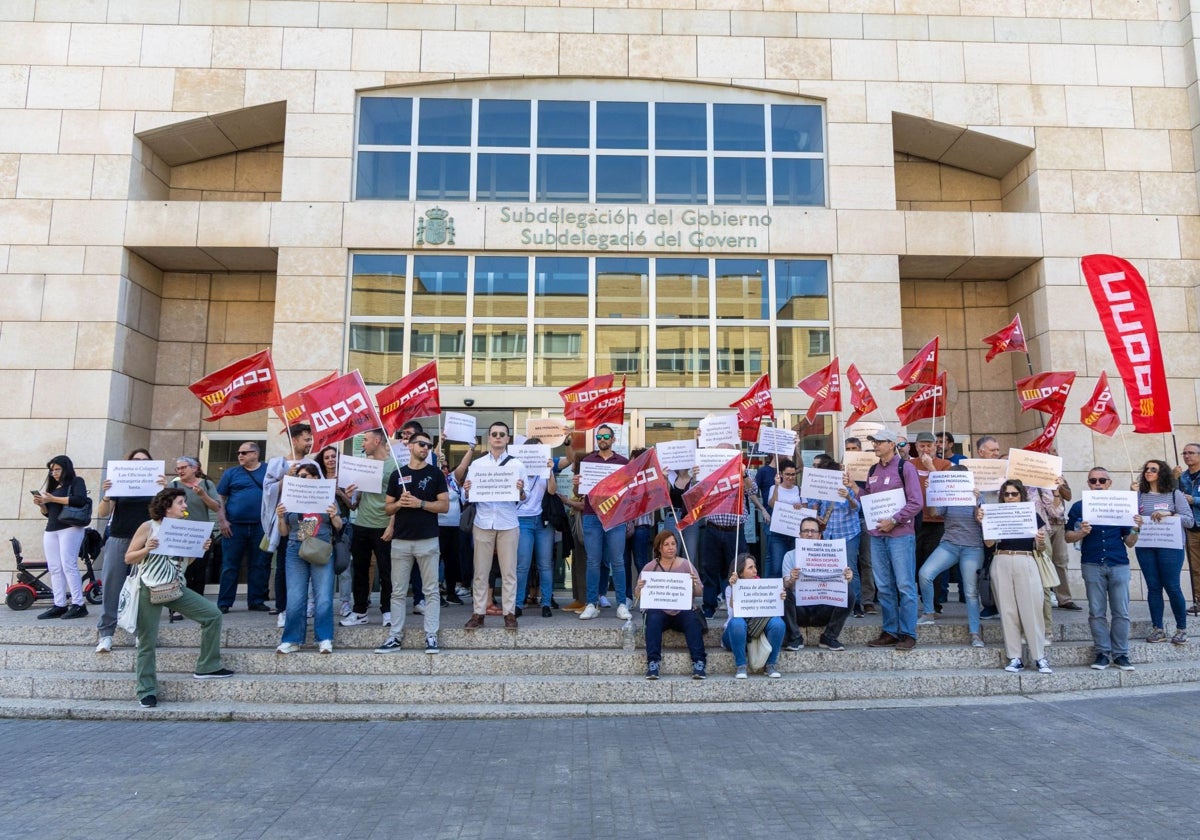 Huelga de los trabajadores de Extranjería para reclamar más personal y denunciar la carga de trabajo