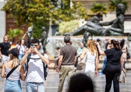 Turistas en Valencia.