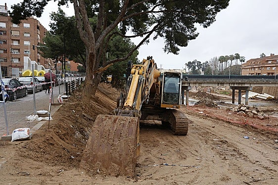 Obras junto al barranco del Poyo en Paiporta.