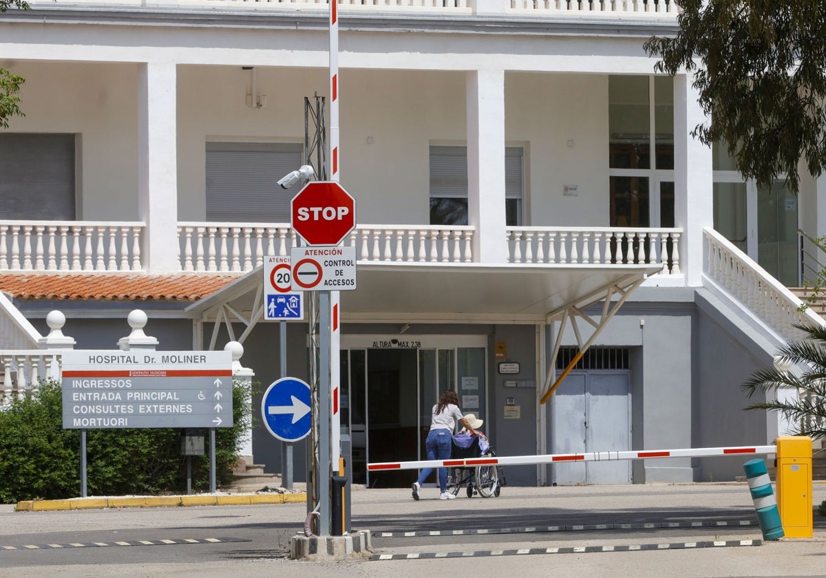La improvisación de Sanidad ante el cierre del hospital Doctor Moliner