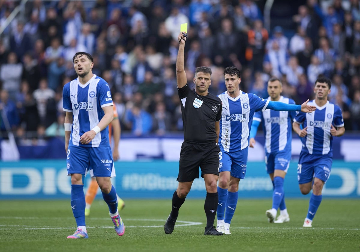 La Liga denuncia insultos de «hijo de puta» a Gil Manzano durante el partido entre el Valencia y el Athletic