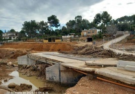 Puente destrozado por la dana en el barranco del Gallego.