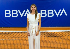 Anabel Medina, posando en una de las pistas del torneo.