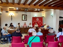 Reunión del alcalde de l'Eliana con representantes vecinales.