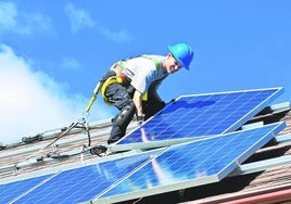 El programa 'Los barrios se conectan al sol', de la Fundació València Clima i Energia, ya apoya una decena de comunidades energéticas.