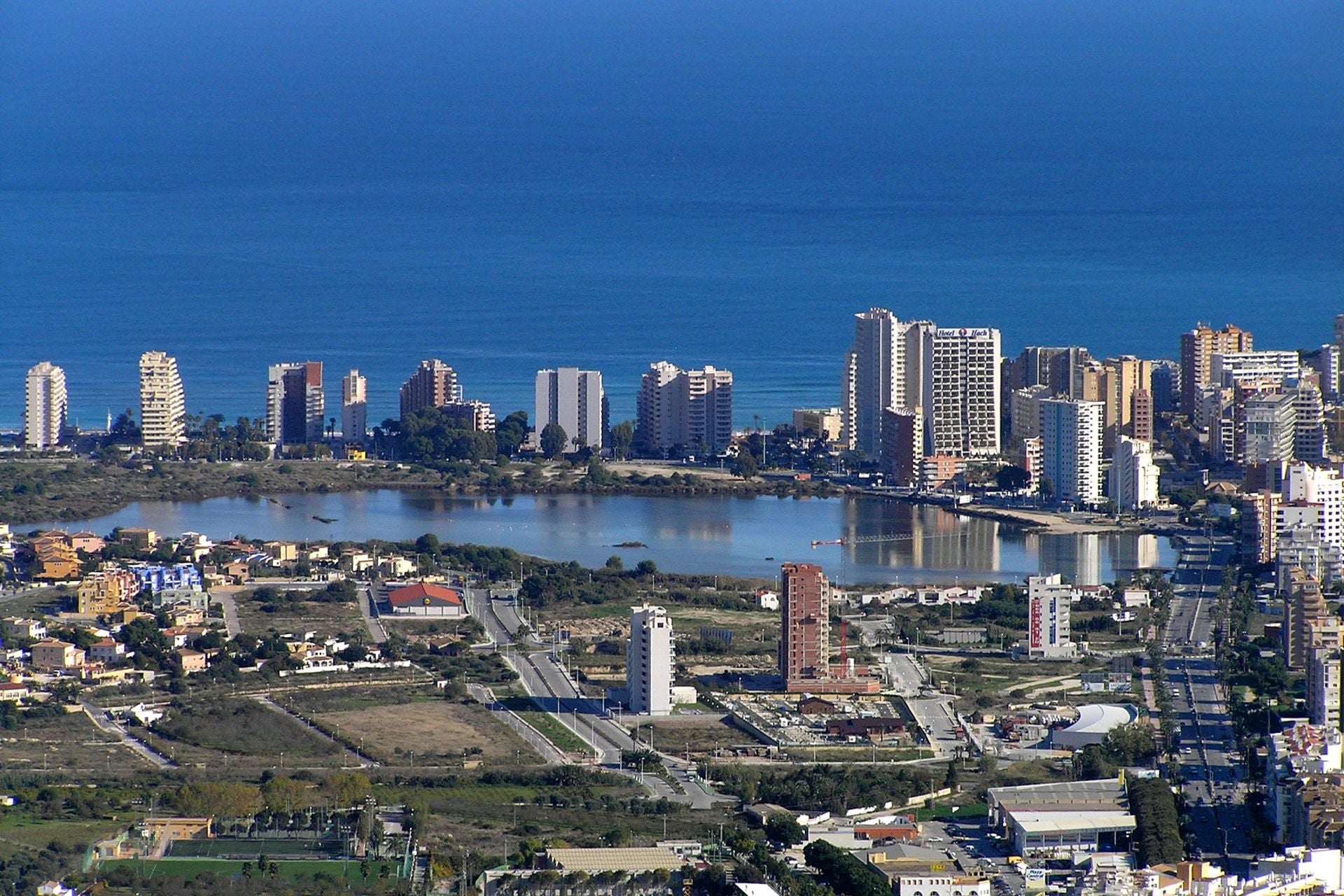 La justicia respalda a calp en la caducidad de la licencia del hotel junto a les salines | las provincias