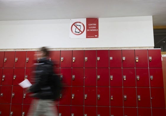 Instituto de Bétera, que ya prohibía el móvil desde antes de la regulación general.