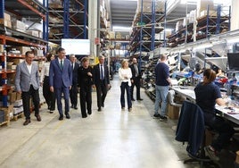 Un momento de la visita de Sánchez a la empresa de Riba-roja.